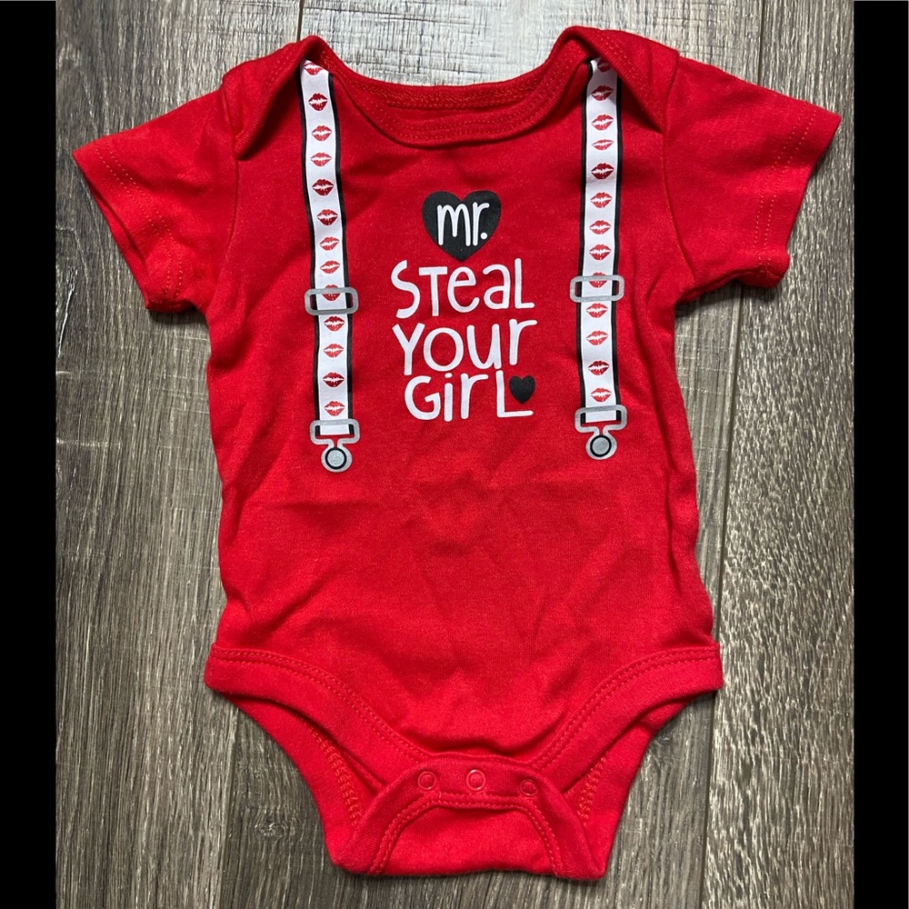 Valentine’s Day onesie size 0-3 months